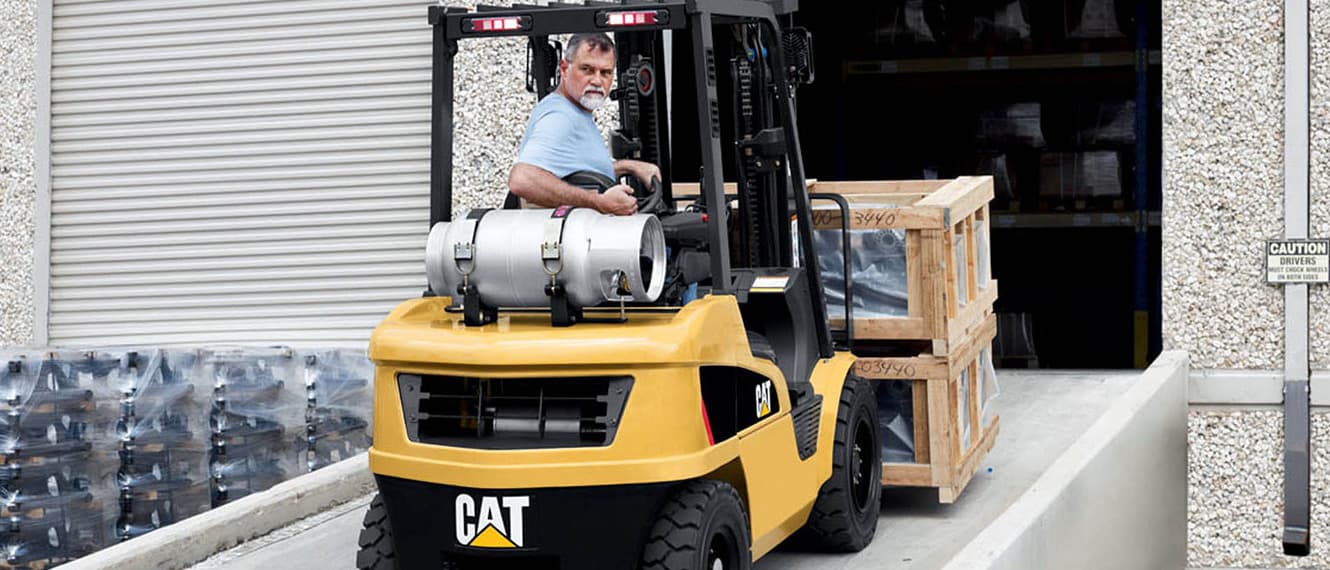 Montacargas eléctricos vs montacargas de combustión: ¿cuál elegir?